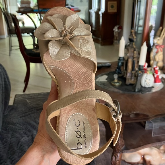 BORN champagne, leather sling back sandals - Picture 5 of 10